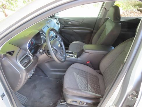 Used 2023 Chevrolet Equinox LT w/ Driver Convenience Package image 28