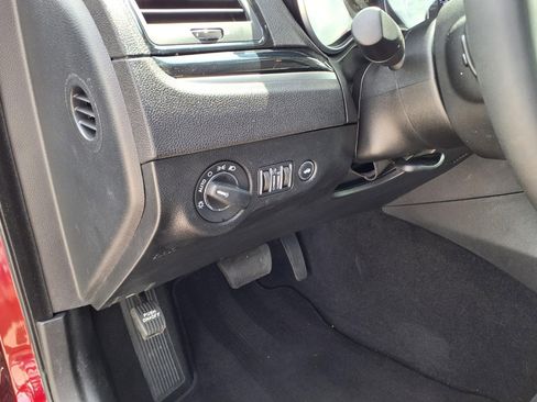 Used 2023 Chrysler 300 Touring w/ Sport Appearance Package image 14