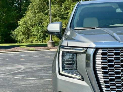 Used 2023 GMC Yukon XL Denali AWD/4WD image 13