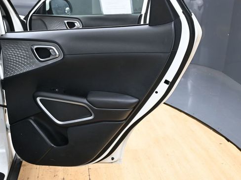 Used 2023 Kia Soul LX w/ Option Group 015 FWD image 31