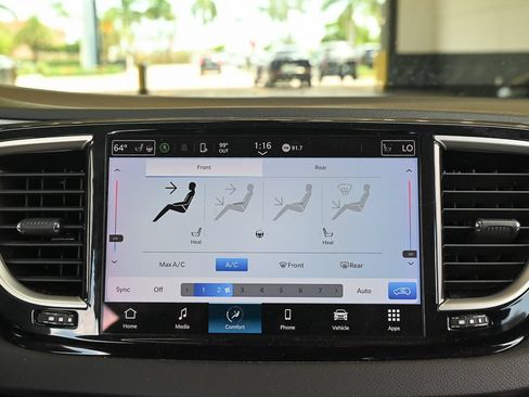 Used 2024 Chrysler Pacifica Touring-L FWD image 19