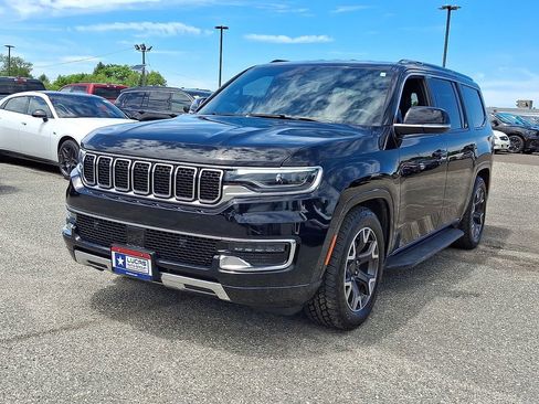 Used 2023 Jeep Wagoneer Series III w/ Preferred Equipment Group AWD/4WD image 5