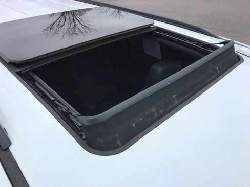 Used 2024 Chevrolet Suburban Z71 w/ Z71 Off-Road Package image 10