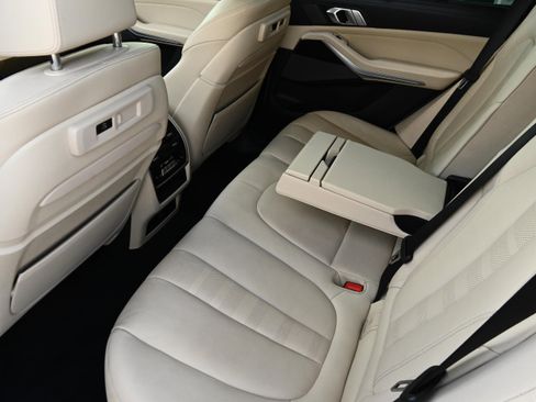 Used 2021 BMW X5 xDrive40i w/ M Sport Package image 11