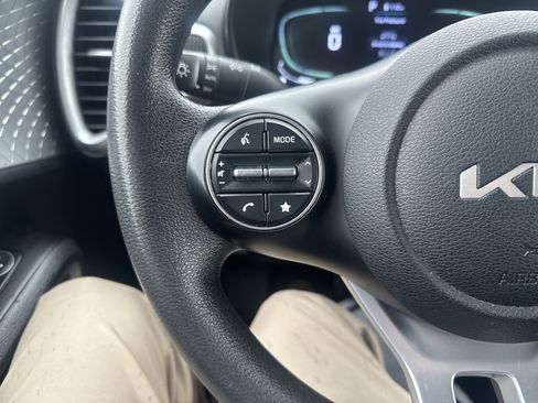 Used 2024 Kia Soul LX w/ Option Group 015 FWD image 18