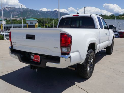 Used 2023 Toyota Tacoma SR5 AWD/4WD image 8