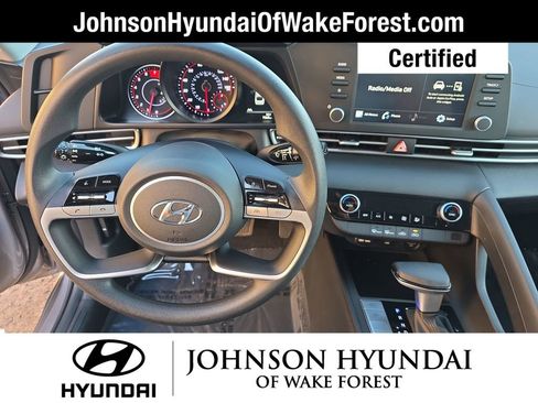 Certified 2023 Hyundai Elantra SEL w/ Preferred Accessory Package image 23