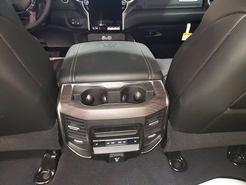New 2026 RAM 2500 Laramie AWD/4WD image 10