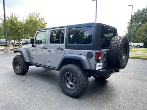 Used 2016 Jeep Wrangler Unlimited Rubicon w/ Connectivity Group AWD/4WD image 7