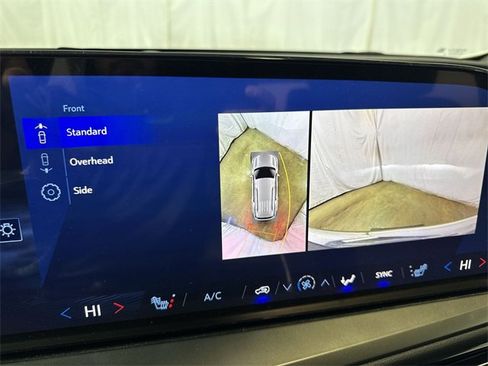 Used 2025 Chevrolet Traverse LT w/ Driver Confidence Package image 21