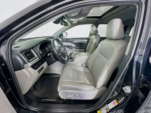 Used 2019 Toyota Highlander XLE image 13