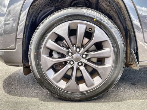 Used 2019 Jeep Cherokee High Altitude AWD/4WD image 18