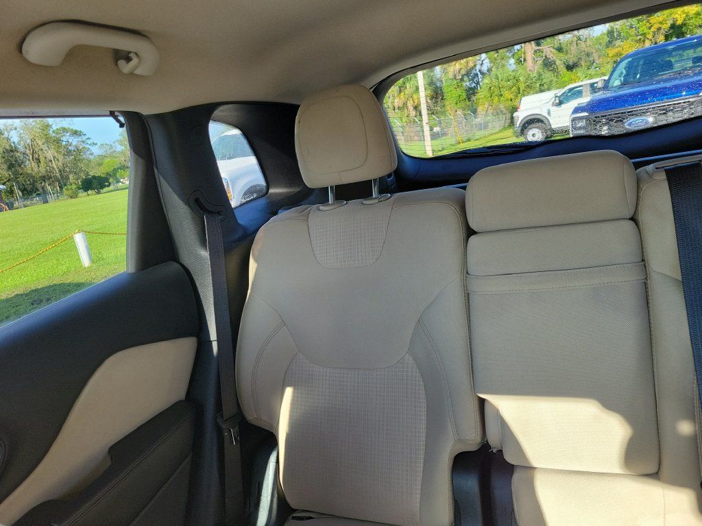 Used 2017 Jeep Cherokee Latitude w/ Comfort/Convenience Group AWD/4WD image 15