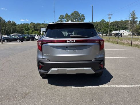 Used 2025 Kia Seltos LX AWD/4WD image 6