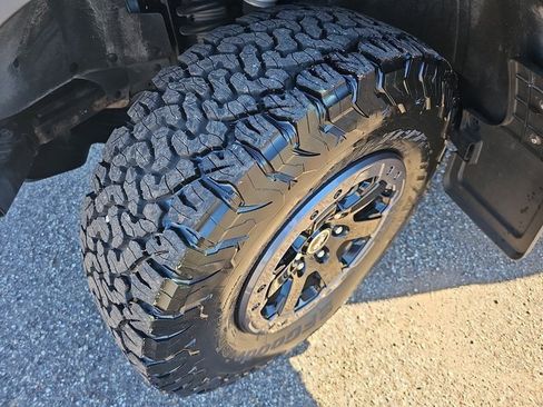 Used 2023 Ford Bronco Badlands image 35