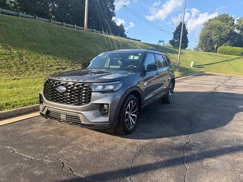 Used 2025 Ford Explorer ST-Line AWD/4WD image 3