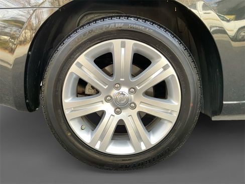 Used 2010 Chrysler Sebring Touring w/ Special Touring Group image 10