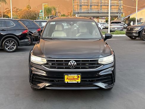 Certified 2022 Volkswagen Tiguan SE R-Line image 2
