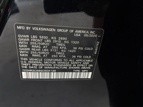 Used 2025 Volkswagen Atlas SE image 37