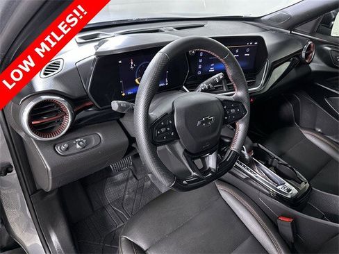 Used 2025 Chevrolet Trax RS w/ Sunroof Package image 10