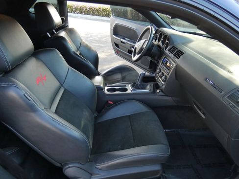 Used 2014 Dodge Challenger R/T image 25