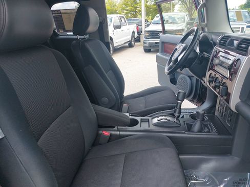 Used 2007 Toyota FJ Cruiser 4WD w/ Upgrade Pkg 1 image 10