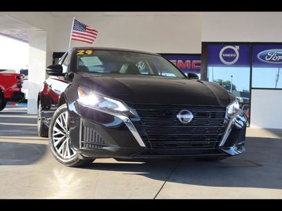 Used 2024 Nissan Altima 2.5 SV