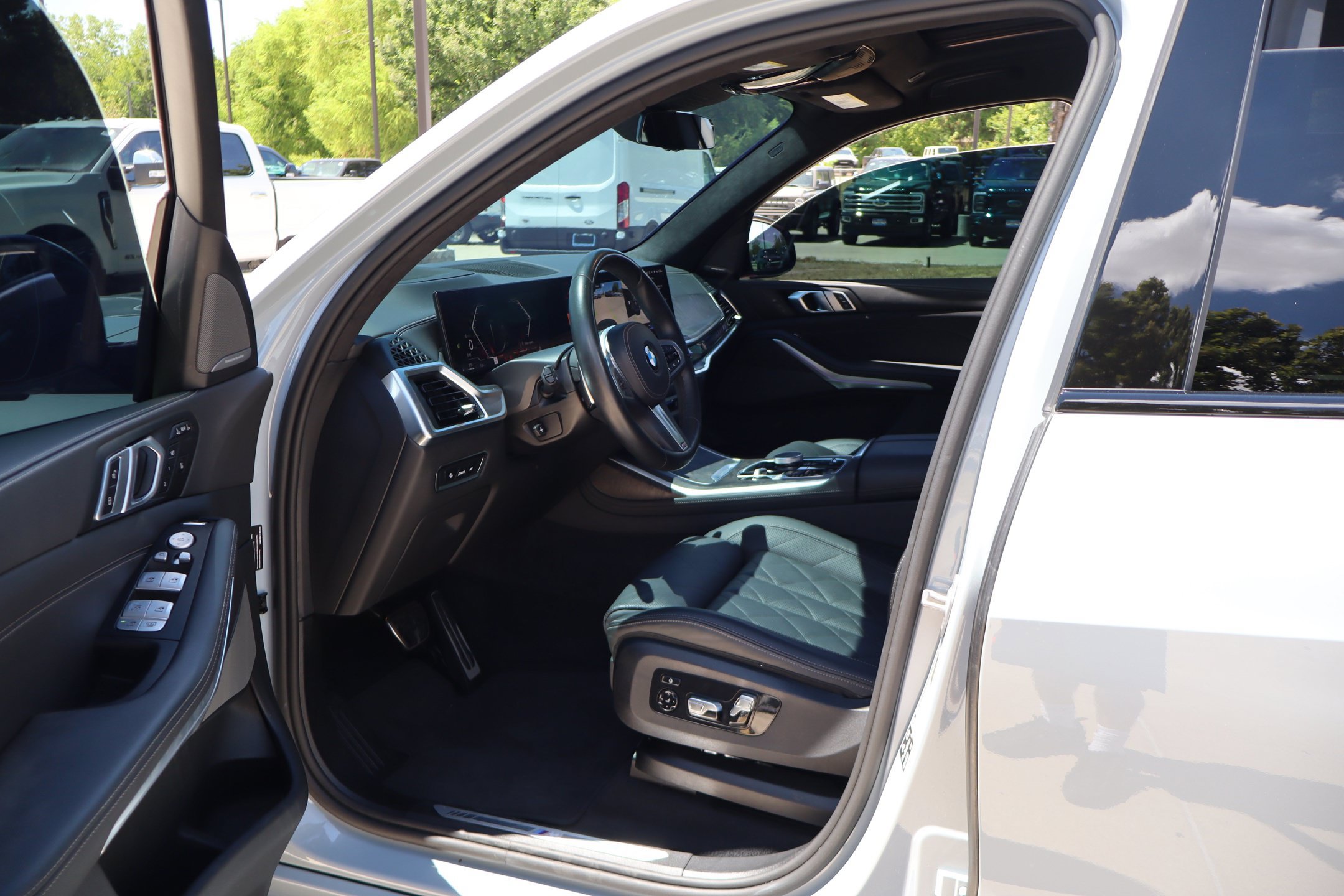 Used 2025 BMW X7 xDrive40i AWD/4WD image 28