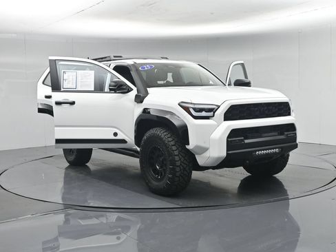 Used 2025 Toyota 4Runner Trailhunter AWD/4WD image 34