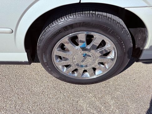 Used 2004 Lincoln LS image 9