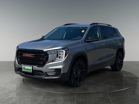 Used 2024 GMC Terrain SLE w/ Driver Convenience Package AWD/4WD image 3