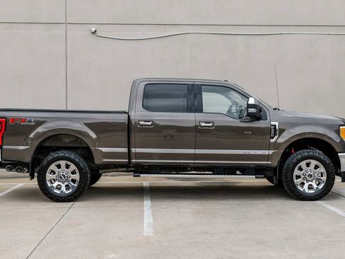 Used 2017 Ford F250 Lariat w/ Chrome Package AWD/4WD image 8
