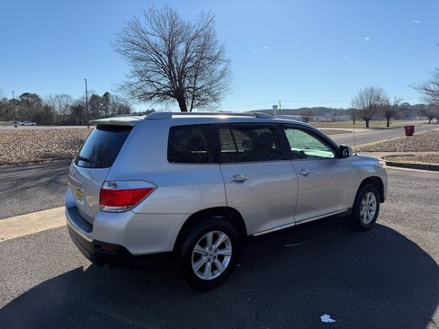 Used 2012 Toyota Highlander SE image 5