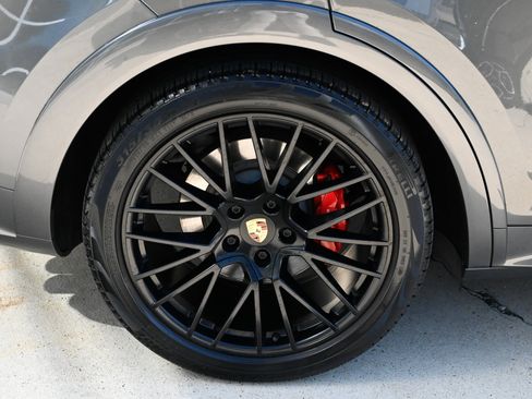 Used 2023 Porsche Cayenne GTS AWD/4WD image 11