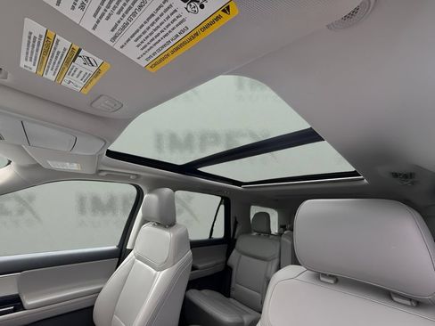 Used 2025 Ford Expedition Active RWD image 6