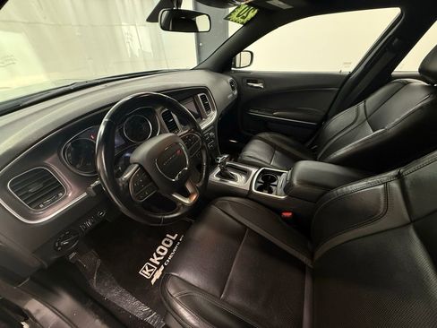 Used 2020 Dodge Charger SXT w/ Leather Interior Group image 11