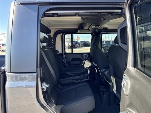 Used 2022 Jeep Gladiator Sport image 14