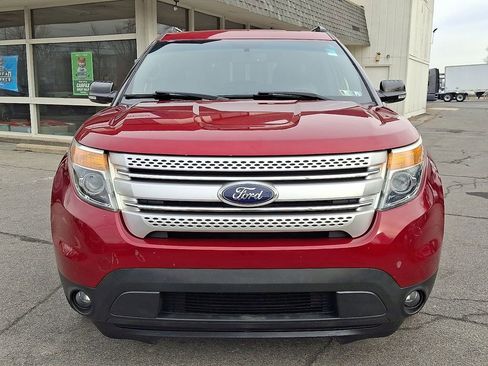 Used 2015 Ford Explorer XLT w/ Equipment Group 202A image 2