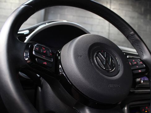 Used 2018 Volkswagen Beetle 2.0T S w/ Style & Comfort Package image 45