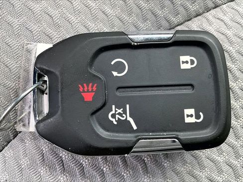 Used 2023 GMC Terrain SLE w/ Driver Convenience Package image 11