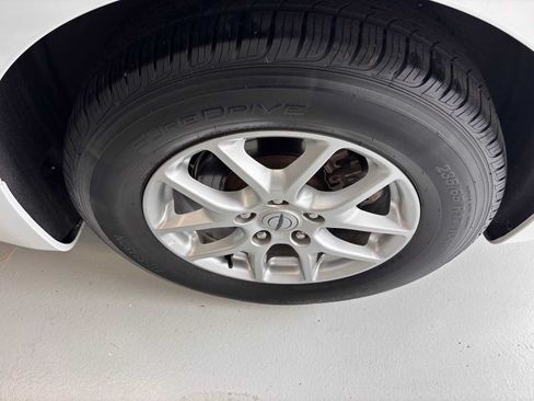 Used 2023 Chrysler Pacifica Touring-L FWD image 8