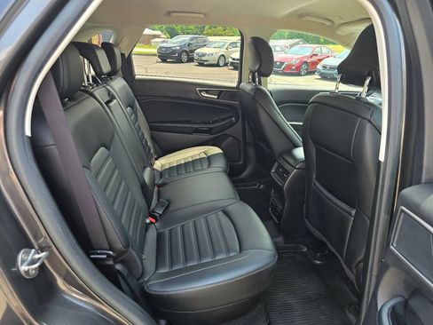 Used 2019 Ford Edge SEL w/ Equipment Group 201A FWD image 12