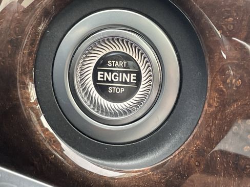 Used 2019 Mercedes-Benz S 560 4MATIC Sedan image 29