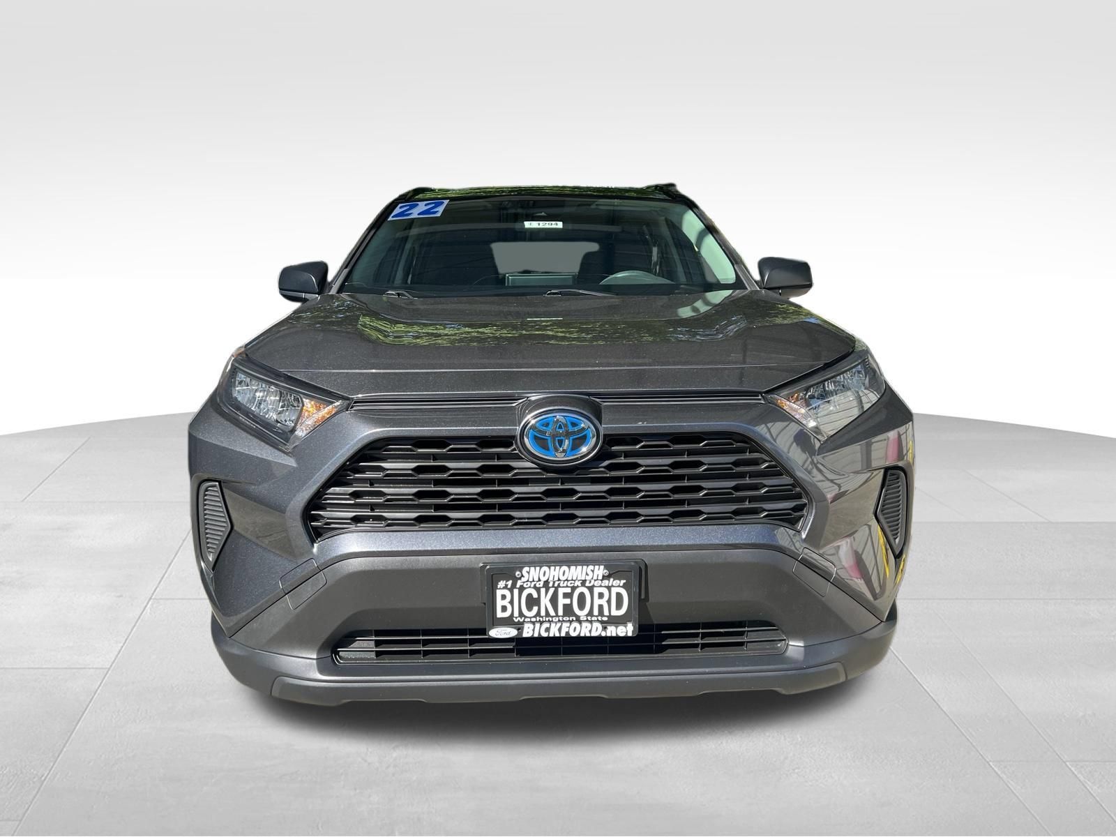 Used 2022 Toyota RAV4 LE AWD/4WD image 2