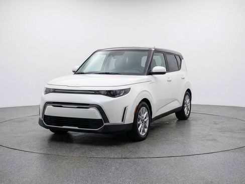 Used 2025 Kia Soul LX w/ LX Technology Package image 2