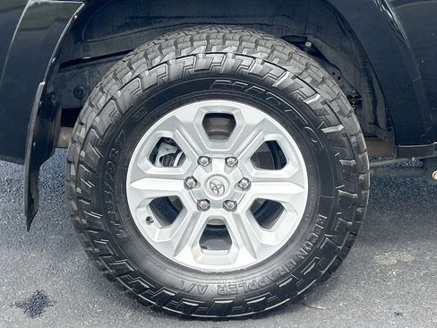 Used 2022 Toyota 4Runner SR5 RWD image 33