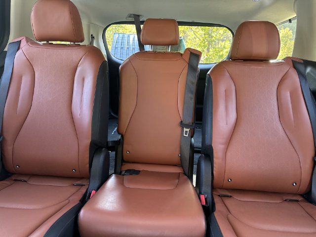 Used 2025 Kia Carnival SX w/ SX Dark Edition Package FWD image 34