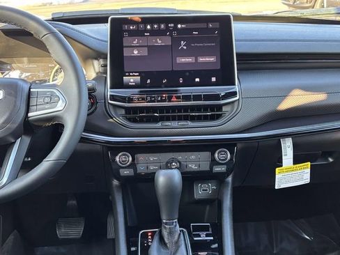 New 2026 Jeep Compass Latitude image 11