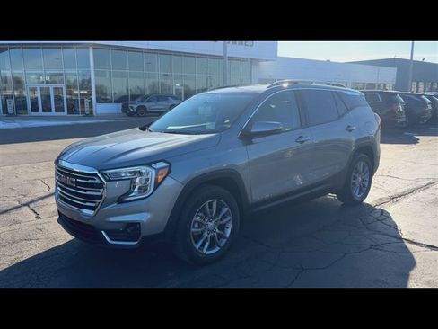 Used 2023 GMC Terrain SLT w/ Tech Package image 4