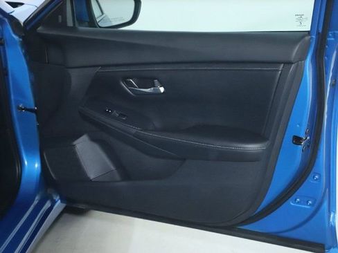 Used 2025 Nissan Sentra SV FWD image 33